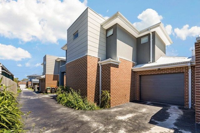 2/24 View  Street, VIC 3046