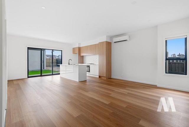 15 Banyan Walk, VIC 3064
