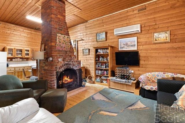 Lot 1/5 Lone Pine Avenue, VIC 3461