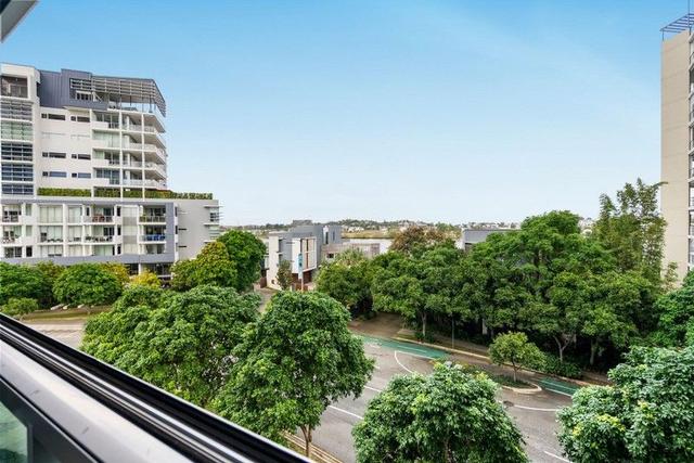 10307/8 Harbour Road, QLD 4007