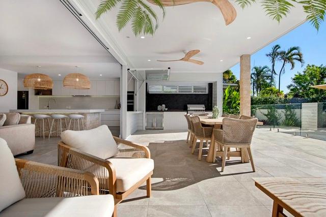 6 Frascati Street, QLD 4218