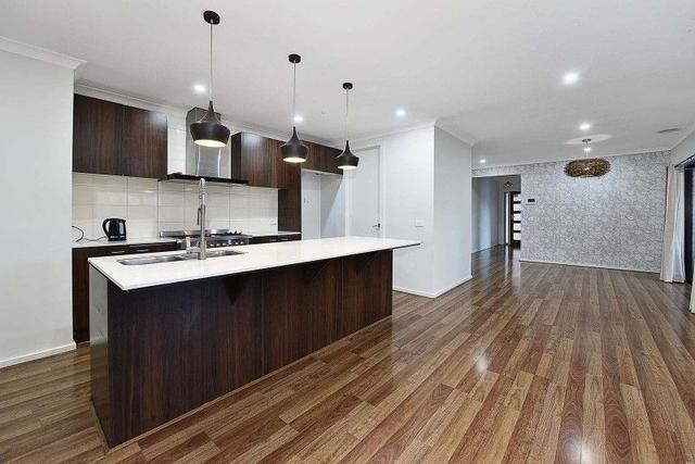 102 Biltmore Cres, VIC 3064