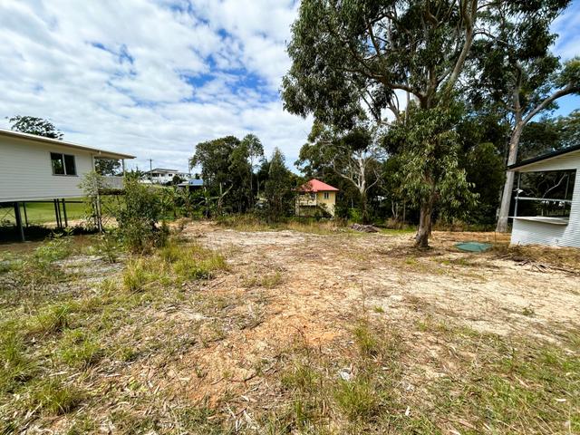 13 Seaview St, QLD 4184