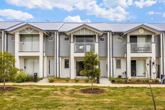 8 Clara Walk, VIC 3437