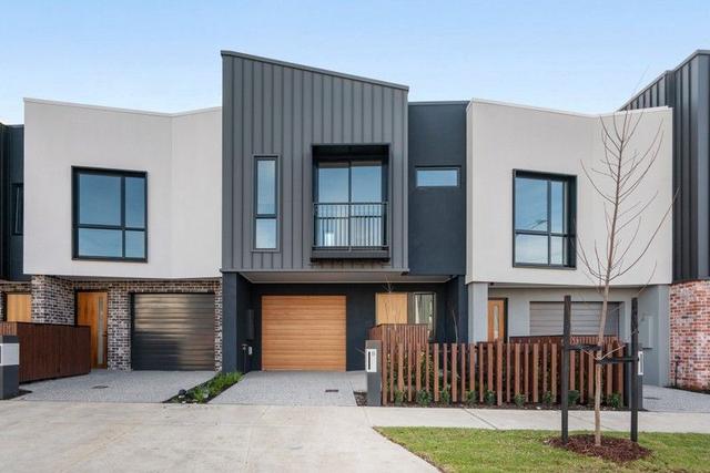 8 Basswood Boulevard, VIC 3025