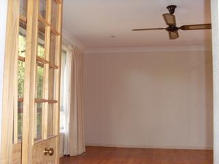 Lounge Room (2011-04-29)