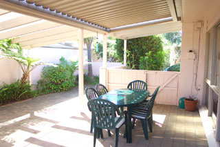 entertaining area (2002-06-11)