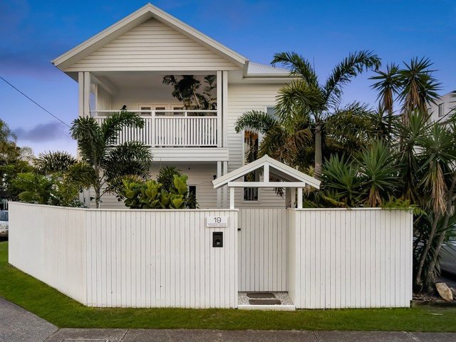 19 Thirteenth Avenue, QLD 4221