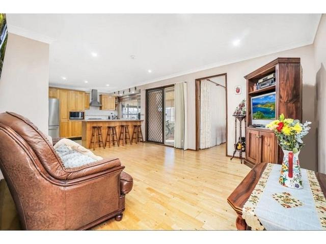 10 Oaktree Grove, NSW 2148