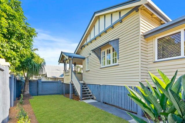 2/11 Paragon Street, QLD 4104