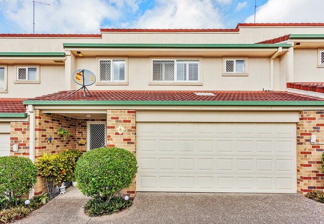 2/10 Martin Street, QLD 4211