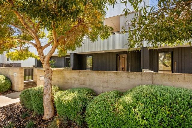 2/8 Wood Street, WA 6160