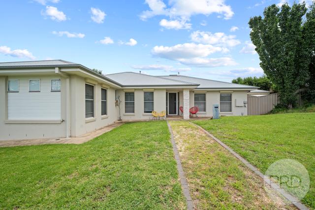 1 Larra Place, NSW 2650