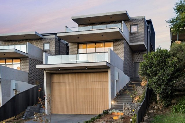 15B Nepean Towers Avenue, NSW 2560