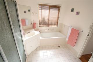 Bathroom (2010-05-21)