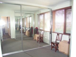 Dressing Room (2013-05-23)