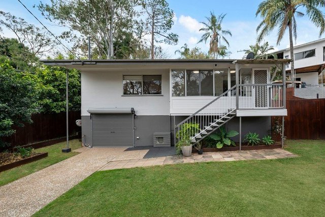 15 Yvonne Street, QLD 4104