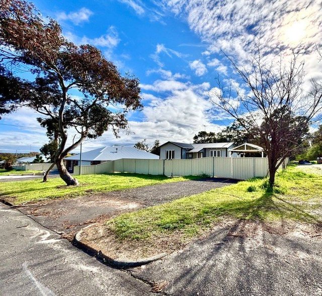 12 Eastcott Street, WA 6218