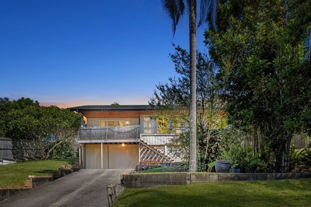 12 Russell Street, QLD 4053