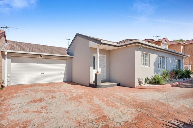 2/26 Old Kent Road, NSW 2190