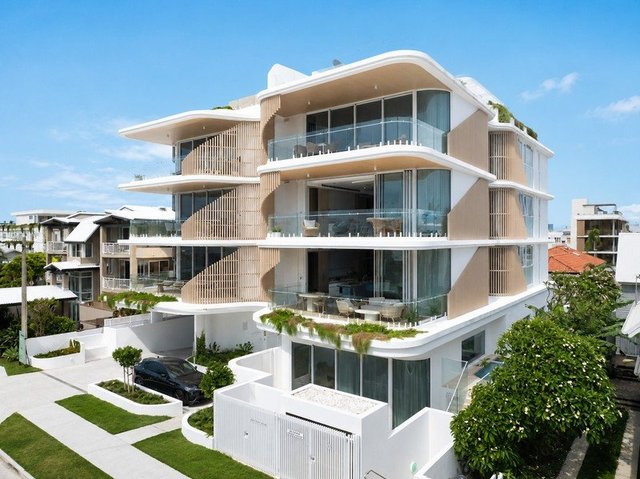 1/120 Albatross Avenue, QLD 4218