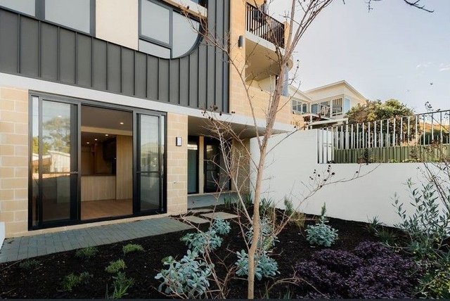 2/152 Scarborough Beach  Road, WA 6019