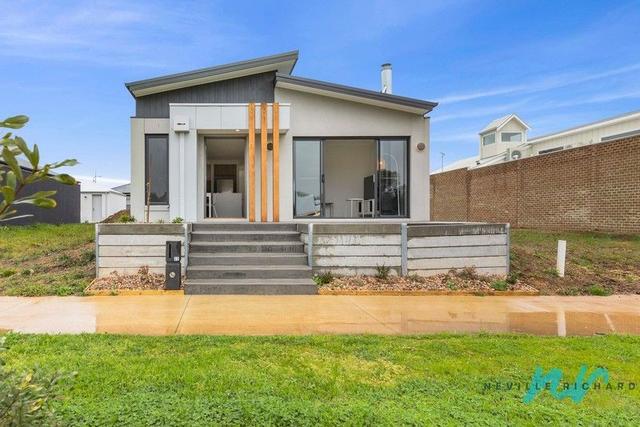 22 Armstrong Walk, VIC 3223