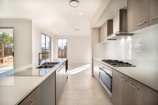 31 Lavinia Way, QLD 4209