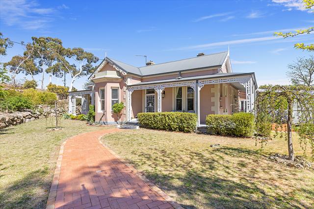1 Cromwell Street, NSW 2630