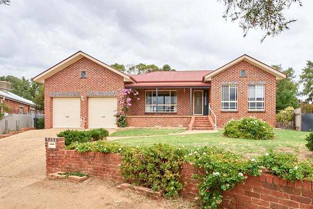 6 Minya Place, NSW 2650