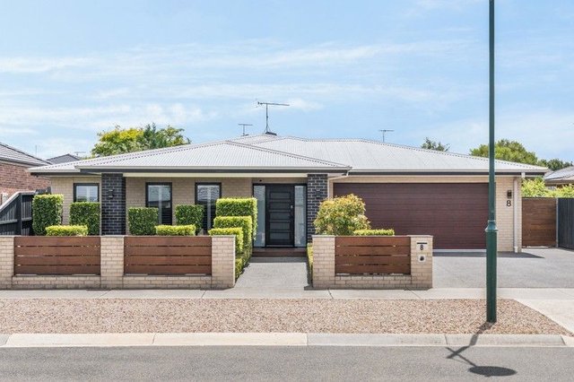 8 Tanin Court, VIC 3331