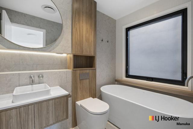 2/186 La Perouse Street, ACT 2603