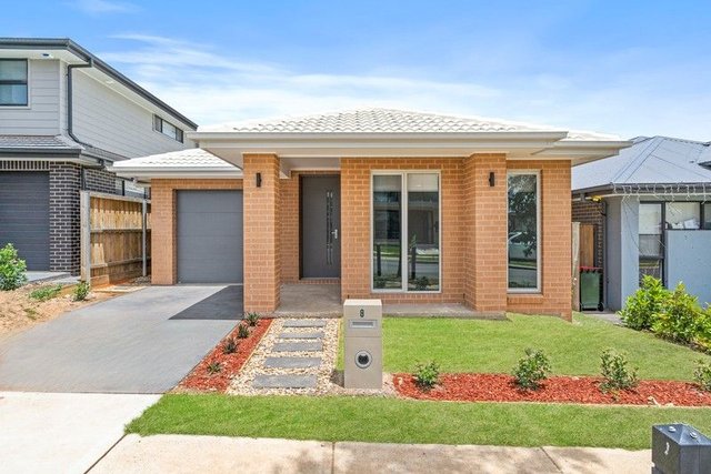 8 Throssell  Street, NSW 2560