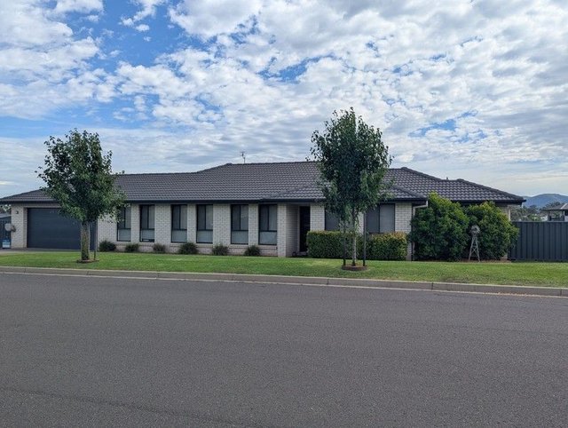 8 Burgundy Way, NSW 2340