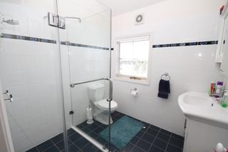 First floor bathroom (2012-11-14)