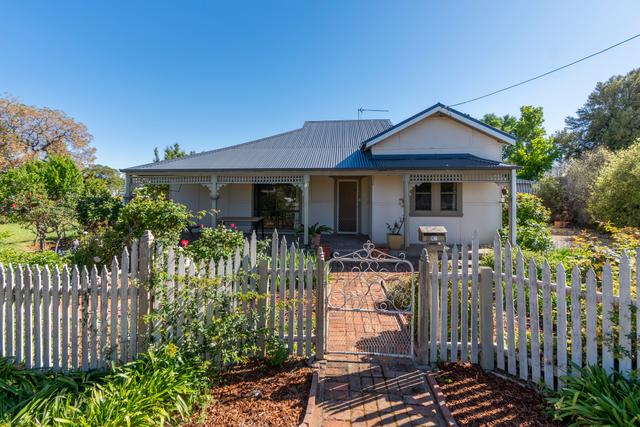 10 Loch Street, NSW 2702