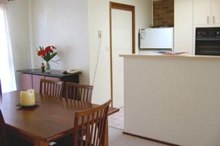 Kitchen to Dining (2005-03-03)