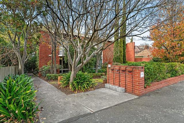 2/18 Fernhurst Grove, VIC 3101