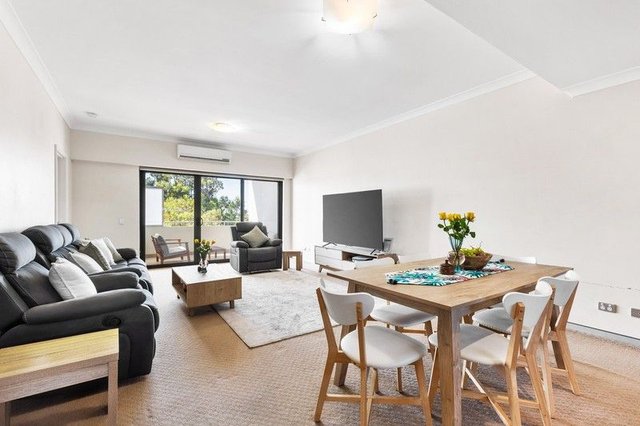 98/6 Walsh Loop, WA 6027