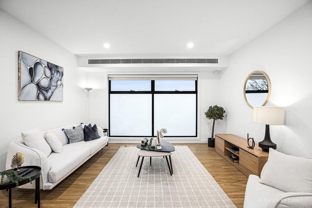 2/14 Yarraleen Place, VIC 3105