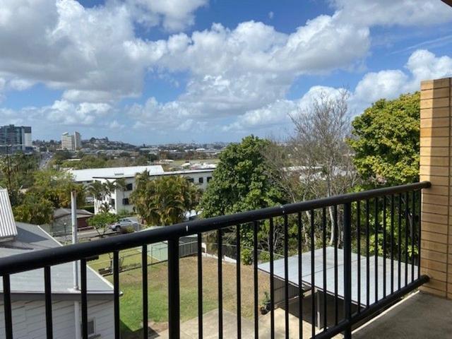 2/7 Fosbery Street, QLD 4030
