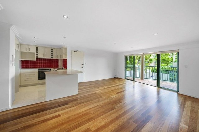 2/2 Brake Street, QLD 4220