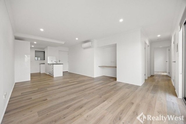 1/16 Burton Street, WA 6107