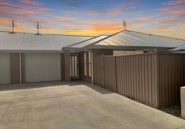 2/2 Moore Court, QLD 4413