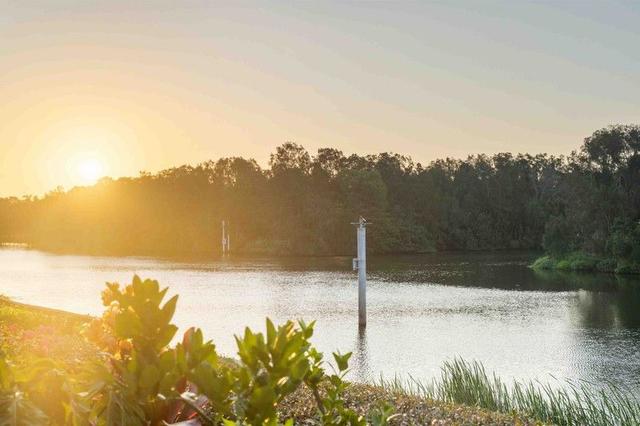 2 Middleton/125 Santa Cruz Boulevard, QLD 4226