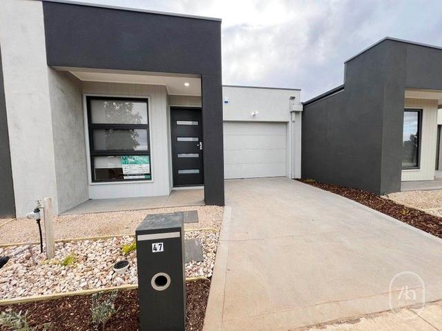 47 Greenpoint Drive, VIC 3335