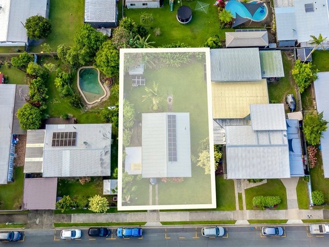72 Russell Street, QLD 4870