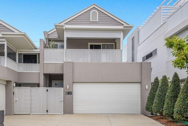 2/9 Sapphire Street, QLD 4216