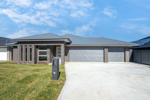 7 Parklands Way, NSW 2800