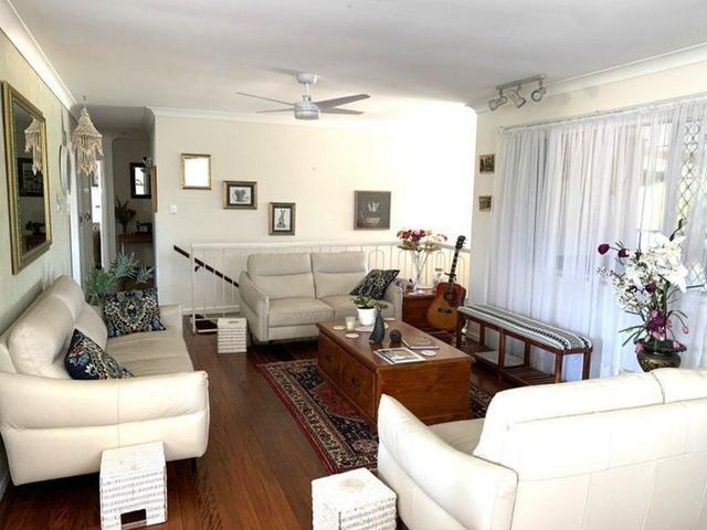 6 Somerset Court, QLD 4035